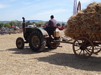 Tracteur et charette de paille (ph F. Mrugala, St Jean de Touslas)(2)